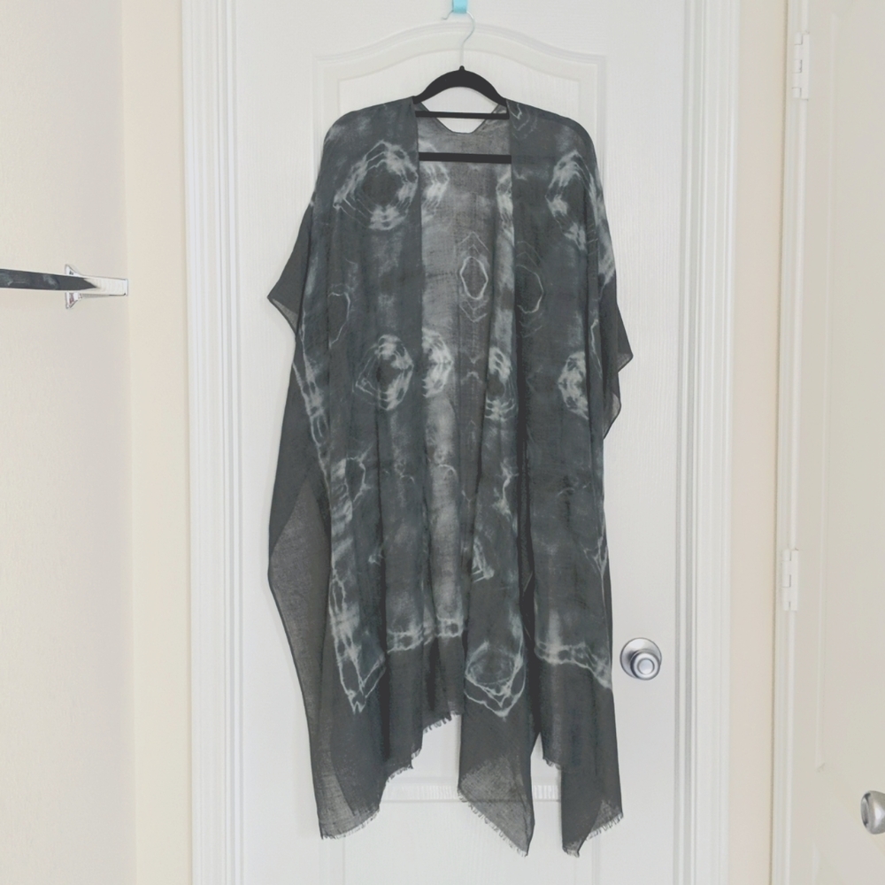Light grey tie dye kimono (m/l)